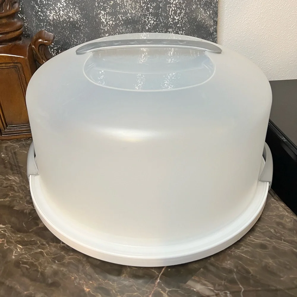 Sterilite Large Round Dome Shaped Cake Server/Carrier/Caddy